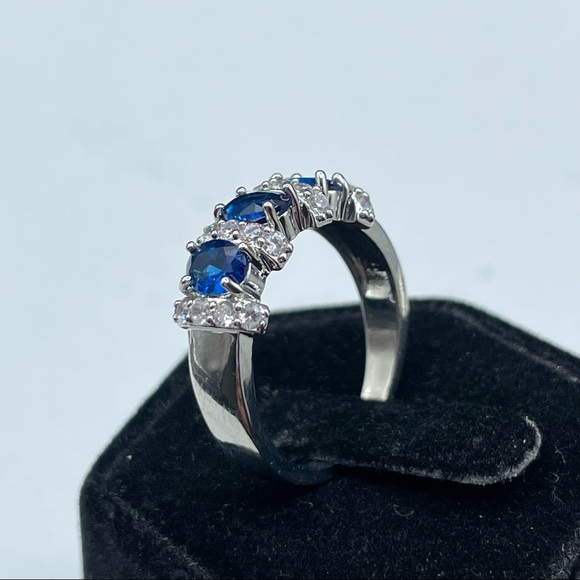 Beautiful Blue Sapphire White Diamond CZ‎ Silver Plated Ring Band - Picture 7 of 10